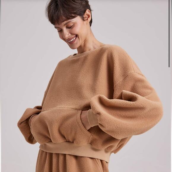 Nap‎ Fuzzy Puff Sleeve Sweatshirt Medium Tan - Picture 1 of 8